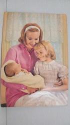 AİLE TEMALI KARTPOSTAL,RENKLİ,ARKASINA YAZILMAMIŞ 12 X 16 CM EBADINDA