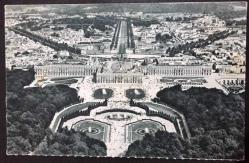 ŞEHİR KARTPOSTALI, FRANSA PARİS VERSAY SARAYI'NA TEPEDEK BİR BAKIŞ, ARKASI YAZILMAMIŞ, SİYAH BEYAZ, 14 X 9 CM EBADINDA - 1940'LAR, 1950'LER, 1960'LAR, 1970'LER