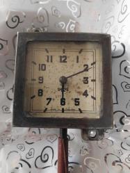 ANTİKA KURMALI ARABA SAATİ, SMIHS MOTOR LONDRA İNGİLTERE ÜRETİM DAMGALI,  6,5x6,6x21 cm. NADİR KOLEKSIYONLUK ÜRÜN,  NOT : ANAHTARI OLMADIĞI İÇİN DENENEMEDİ.