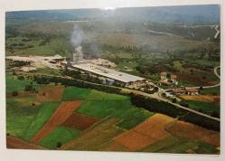 HEDİYE KARTPOSTALI, ÇİFT YAPRAK, SÖRMAŞ KURULŞUNUN BAYRAM KUTLAMA TEBRİK KARTI, FABRİKA TESİSLERİ MANZARALI, İÇİ YAZILI, RENKLİ, 16 X 10 CM EBADINDA - 1940'LAR, 1950'LER, 1960'LAR, 1970'LER 1980'LER