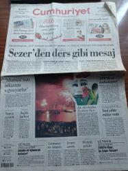 Cumhuriyet Gazetesi - 1 Ocak 2006 - Futbol Duayeni Halit Deringör - Galatasaray Zor Durumda - Ahmet Necdet Sezer'den Ders Gibi Mesaj- Güldal Mumcu Uğur Mumcu'nun Arkasına Sığınıyorlar - Yeni Yılda YTL Kullanılacak - Hükümet SPK'de Kadrolaşıyor - Ermeni Sorunu - ABD Genelkurmay Başkanı Peter Pace Geliyor