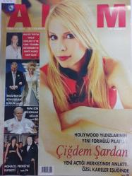 Alem Magazin Dergisi - 13 Nisan 2005 - Çiğdem Şardan - Ender Mermerci - Leyla-Mehmet Günyeli - Defne-Eren Talu - Feryal Gülman - Leyla Günyeli - Vedat Alaton - Ece Vahapoğlu - Berrak Tüzünataç - Erol Aksoy - Esra Üstünkaya - Hasan Mingü - Heves Ekinci - Esra Tokar - Hayal Davran - Heves Ekinci - Gül Dürüst - Aylin Tahincioğlu - Esin Demirören - Azize Taylan - Nedret Taciroğlu - Metin Fadıllıoğlu - Alinur Velidedeoğlu - Maide Kurttepeli - Ünal Uzun - Ebru Özlü - Türkan Sabancı - Güler Sabancı - Haluk Dinçer - Naile Damalı - Gülsen Çapa - Esra Çavuşoğlu - Zerrin Arbaş - Ayfer Toprak - Suzan Toplusoy - Nurdan Akal - Özlem Önal - Çiğdem Kayalı - Tuba Ünsal - Tarkan Sualp - Banu İpekel - Bettina Hakko - Cengiz Karavan - Selma Türkeş - Tilda Tezman - Burhan Öçal - Sophia Loren - Haberleri ve fotoğrafları - Tam takım dergi- Kapak Sayfasında kopukluk vardır