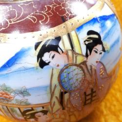 VINTAGE RESİMLİ ALTIN YALDIZ EL DEKORLU ÇİN PORSELEN VAZO