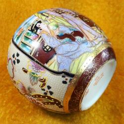 VINTAGE RESİMLİ ALTIN YALDIZ EL DEKORLU ÇİN PORSELEN VAZO