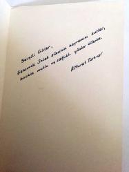 HEDİYE KARTPOSTALI, ÇİFT YAPRAK, BEYAZ FON ÜZERİNE ÇİZİLMİŞ HER RENK VE ÇEŞİT ÇİÇEKLER, KÖŞE ÇİZGİLERİ ALTIN SARISI VE PARLAK DOKULU, İÇİ YAZILI, RENKLİ, 12  X 18 CM EBADINDA - 1940'LAR, 1950'LER, 1960'LAR, 1970'LER 1980'LER