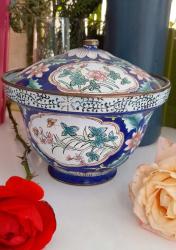 Antika art nouveau bakır mineli çiçekli kapaklı vazo şekerlik