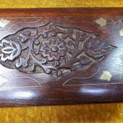 VINTAGE ÜZERİ PİRİNÇ İŞLEMELİ EL OYMA AHŞAP KUTU