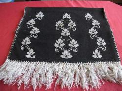 ETAMİN ÜZERİNE KANAVİÇE   İŞLEMELİ - BUZDOLABI ÜSTÜ ÖRTÜSÜ