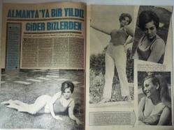 Pazar Haftalık Aktüalite Sinema Tiyatro Müzik ve Magazin Dergisi - 11 Ekim 1968 - Esen Püsküllü - Neval Püsküllü - Yücel Uçanoğlu - Ümit Utku - Hürrem Erman - Osman F. Seden - Işık Toraman - Memduh Ün - Murat Köseoğlu - Şahan Haki - Ayhan Işık - Yılmaz Duru - Sabahat Coşkun - Eşref Kolçak - Işık Toraman - Mehmet Arancı - Yücel Hekimoğlu - Burhan Tekinliğ - Türkan Şoray - Cüneyt Arkın - Münir Özkul - Zeki Müren - Belgin Doruk - Sezer Güvenirgil - Gülistan Güzey - Suna Pekuysal - Şaziye Moral - Vahi Öz - Suzan Avcı - Müfit Kiper - Necdet Yakın - Mualla Sürer - Necdet Tosun - Ali Şen - Bilge Olgaç - Fatma Girik - Engin Çağlar - Nihat Ziyalan - Funda Postacı - Suavi Süalp - Mete İnselel - Cengiz Tacer - Grazia Titti - Hülya Koçyiğit - Murat Soydan - Nuran Aksoy - Ferit Ceylan - Kartal Tibet - Tanju Gürsu fotoğraf ve haberi - Louis Philippe Makyaj Malzemeleri Reklamı - Yıldız Kıyafet Reklamı - Tam Takım