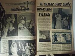 Pazar Haftalık Aktüalite Sinema Tiyatro Müzik ve Magazin Dergisi - 11 Ekim 1968 - Esen Püsküllü - Neval Püsküllü - Yücel Uçanoğlu - Ümit Utku - Hürrem Erman - Osman F. Seden - Işık Toraman - Memduh Ün - Murat Köseoğlu - Şahan Haki - Ayhan Işık - Yılmaz Duru - Sabahat Coşkun - Eşref Kolçak - Işık Toraman - Mehmet Arancı - Yücel Hekimoğlu - Burhan Tekinliğ - Türkan Şoray - Cüneyt Arkın - Münir Özkul - Zeki Müren - Belgin Doruk - Sezer Güvenirgil - Gülistan Güzey - Suna Pekuysal - Şaziye Moral - Vahi Öz - Suzan Avcı - Müfit Kiper - Necdet Yakın - Mualla Sürer - Necdet Tosun - Ali Şen - Bilge Olgaç - Fatma Girik - Engin Çağlar - Nihat Ziyalan - Funda Postacı - Suavi Süalp - Mete İnselel - Cengiz Tacer - Grazia Titti - Hülya Koçyiğit - Murat Soydan - Nuran Aksoy - Ferit Ceylan - Kartal Tibet - Tanju Gürsu fotoğraf ve haberi - Louis Philippe Makyaj Malzemeleri Reklamı - Yıldız Kıyafet Reklamı - Tam Takım