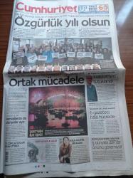 Cumhuriyet Gazetesi - 1 Ocak 2017 - Altınordu Takımı Büyüklere Kafa Tutuyor - Aşkın Nur Yengi - Ahmet Şık Avukatıyla Görüştürülmedi - Savcı İzne Çıktı İfade Almıyor - 2016 Özgürlük Yılı Olsun - TV Çöpçatanları İsyan Ettirdi - Kemal Kılıçdaroğlu Demokrasiyi Ona İnanan Herkesle Savunacağız