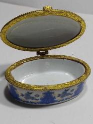 K67----------BİTKİ DESENLİ PORSELEN KUTU