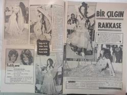 Pazar Haftalık Aktüalite Sinema Tiyatro Müzik ve Magazin Dergisi - 24 Aralık 1971 - Feri Cansel - Müşerref Tezcan - Gül Temer - Nevin Nuray - Seher Şeniz - Filiz Akın - Leyla Sayar - Sevda Ferdağ - Nazan Şoray - Filiz Akın - Suzan Avcı - Hülya Koçyiğit - Ajda Pekkan - Necdet Tosun - Tülin Özek - Zeki Müren - Mualla Kaynak - Nedret Güvenç - Jean M. Ayral - Sevim Tuna - Tamer Yiğit - Armağan Başar - Fikret Hakan - Münir Özkul - Altan Günbay - Feri Cansel - Selda Alkor - Oya Peri - Orhan Aykanat - Ülkü Ülker - Erol Solak - Kadir Savun - Aliye Rona - Merih Deniz - Osman F. Seden - Tufan Giray - Gülgün Erdem - Cevat Sezer - Yeşim Yükselen - Diclehan Baban - Atıf Kaptan - Mümtaz Ener - Doğan Tamer - Tülin Örsek - Orhan Gencebay- Serdar Gökhan - Göksel Arsoy - Selda Alkor -  Cömert Baykent - Erdem Siyavuşgil fotoğraf ve haberi - Bir Çılgın Rakkase haberi - Butik Peruk Reklamı - Kaç Kılığa Girdiler Haberi- Aksu Battaniye Reklamı -Blue Bleu Saç Sütü Şampuanı Reklamı - Tam Takım Dergi