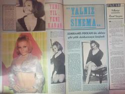 Pazar Haftalık Aktüalite Sinema Tiyatro Müzik ve Magazin Dergisi - 7 Ocak 1967 - Semiramis Pekkan - Ajda Pekkan - Zeynep Tedü - Kayhan Türkçü - Ayla Algan - Atıf Yılmaz - Sadri Alışık - Feridun Çölgeçen - Nuran Aksoy - Figen Say - Fikret Hakan - Muzaffer Tema - Suzan Avcı - Esen Püsüllü - Leyla Sayar - Tülin Elgin - Sevda Ferdağ - Tamer Yiğit - Tanju Gürsu - Engin Cezzar - Refik Erduran - Leyla Erduran - Sadri Alışık - Çolpan İlhan - Fatma Girik - Selda Alkor - Cüneyt Arkın - Sema Özcan - Ülkü Erakalın - Figen Say - Selma Güneri - Tunç Okan - İhsan Yüce - Semih Sezerli - Mürüvvet Sim - Zühal Üstüntaş - Sevda Nur - Emel Turgut fotoğraf ve haberi - Setlerden Haberler - Yeşilçam'ın Yeni Vampları Haberi - Vog Eva Külotları Reklamı - Puro Tuvalet Sabunu Reklamı - Tam Takım Dergi
