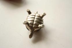 KAPLUMBAĞA DAN KUTU METAL      DETAYLAR RESIMLERDE       (YENI RAF TENEKE KUTU