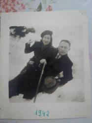 İstanbul’da,Karlı günde eşiyle güzel anda çekilen fotoğraf-siyah beyaz-1942 yılına ait orijinal fotoğraf