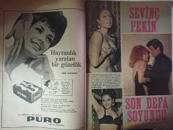 Pazar Haftalık Aktüalite Sinema Tiyatro Müzik ve Magazin Dergisi - 14 Ekim 1967 - Selda Alkor - Tanju Gürsu - Zeki Müren - Filiz Akın - Ertem Göreç - İzzet Günay - Semiramis Pekkan - Senih Orkan - Kenan Pars - Süha Doğan - Ekrem Bora - Alper Tema - Sevinç Pekin - Ertan Anapa - İlhan Engin - Salih Güney - Figen Han - Hülya Koçyiğit - Tülay Erdeniz - Suat Yalaz - Buket Sokullu - Ursula Andress - Alf Sjöberg - İngmar Berman - Serghei Eisenstein - Okan Dinçer - Nilüfer Koçyiğit  fotoğraf ve haberi - Sinema Haberleri - Artık Gerçek Aşkı Buldum Haberi - 14 Yaşında 14 Film Haberi - Doctor Renaud Şampuan Reklamı - Puro Sabun Reklamı - Tam Takım Dergi