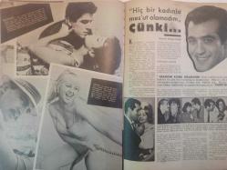 Perde Haftalık Ses Tiyatro ve Sinema Mecmuası Dergisi - 11 Aralık 1964 - Sayı:63 - Zeki Müren - Beş Şeker Kız Filmi - Fatma Girik - Ediz Hun - Leyla Sayar - Feridun Karakaya - Efkan Efekan - Belgin Doruk - Nüzhet Birsel - Ekrem Bora - Semiramis Pekkan - Ajda Pekkan - Lütfi Gökmen - Mutlu Osman - Nihat Boytüzün - Meliha Şoray - Türkan Şoray - Melek Koçyiğit - Jayne Mansfield - Tamer Yiğit - Sevda Ferdağ - Semine Günay - Leyla Sayar - Eser Efser - Zeki Müren - Hülya Koçyiğit - İzzet Günay - Fatma Girik - Erol Tezeren - Belgin Doruk - Müşfik Kenter - Muhterem Nur - Öztürk Serengil - Mylene Demongeot - Fikret Hakan - Tijen Par - Neşe Can - Yıldırım Gürses - Sema Özcan - İsmail Dümbüllü - Feridun Çölgeçen - Charles Richmond - Sevda Ferdağ - Atıf Kaptan - Gina Lollobrigida - Muzaffer Tema - Gülistan Güzey - Behiye Aksoy - Nesrin Sipahi - Ve Allah Gençleri Yarattı Filmi - Tamer Yiğit - Leyla Sayar - Erol Tezeren - Sevil Candan - Nevzat Bilsel fotoğraf ve haberi - Tam Takım Dergi