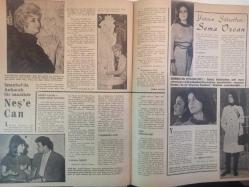 Perde Haftalık Ses Tiyatro ve Sinema Mecmuası Dergisi - 11 Aralık 1964 - Sayı:63 - Zeki Müren - Beş Şeker Kız Filmi - Fatma Girik - Ediz Hun - Leyla Sayar - Feridun Karakaya - Efkan Efekan - Belgin Doruk - Nüzhet Birsel - Ekrem Bora - Semiramis Pekkan - Ajda Pekkan - Lütfi Gökmen - Mutlu Osman - Nihat Boytüzün - Meliha Şoray - Türkan Şoray - Melek Koçyiğit - Jayne Mansfield - Tamer Yiğit - Sevda Ferdağ - Semine Günay - Leyla Sayar - Eser Efser - Zeki Müren - Hülya Koçyiğit - İzzet Günay - Fatma Girik - Erol Tezeren - Belgin Doruk - Müşfik Kenter - Muhterem Nur - Öztürk Serengil - Mylene Demongeot - Fikret Hakan - Tijen Par - Neşe Can - Yıldırım Gürses - Sema Özcan - İsmail Dümbüllü - Feridun Çölgeçen - Charles Richmond - Sevda Ferdağ - Atıf Kaptan - Gina Lollobrigida - Muzaffer Tema - Gülistan Güzey - Behiye Aksoy - Nesrin Sipahi - Ve Allah Gençleri Yarattı Filmi - Tamer Yiğit - Leyla Sayar - Erol Tezeren - Sevil Candan - Nevzat Bilsel fotoğraf ve haberi - Tam Takım Dergi