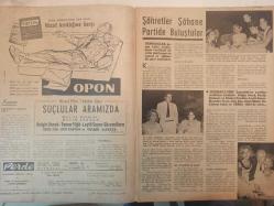 Perde Haftalık Ses Tiyatro ve Sinema Mecmuası Dergisi - 27 Temmuz 1964 - Orhan Günşiray ve Eşi Zeynep - Opon İlaç Reklamı - Suçlular Aramızda - Belgin Doruk - Tamer Yiğit - Leyla Sayar - Ekrem Bora - Necla Özdemir - Nüzhet Birseller - Muzaffer Tema - Lale Sarı - İzzet Günay - Cüneyt Arkın - Göksel Arsoy - Mine Soley - Orha Boran - Gönül Yazar - Nejat Saydam - Şoförler Kralı Filmi - Ayhan Işık - Belgin Doruk - May Britt - Fatma Girik - J.P. Belmondo - Nancy - Muhterem Nur - Yılmaz Duru - Erdoğan Bazer - İzzet Günay - Nuri Sesigüzel - Hayri Esen - Orhan Şener - Katil Peşimizde - Aylin Devrimel - Sevin Akçer - Erol Taş - Feridun Çölgeçen - Sophia Loren - Öztürk Serengil - Şemsi Sılkım - Kazova Kıyafer Fabrikası Reklamı - Tam Takım Dergi - Orta Sayfa Eki Mevcuttur