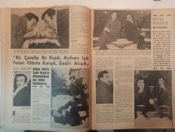 Perde Haftalık Ses Tiyatro ve Sinema Mecmuası Dergisi - 30 Mart 1964 - Sayı:26 - Hülya Koçyiğit - Abidik Gubidik Filmi - Öztürk Serengil - Ajda Pekkan - Lütfi Gökmen - Ayhan Işık - Sadri Alışık - Orhan Günşiray - Özdemir Birsel - Fatma Girik - Göksel Arsoy- Aysel Tanju - Semra Sar - Altan Erbulak - Metin Serezli - Efgan Efekan - Gönül Turgut - Enver Kök - Reşat Arım - Ahmet Tahtakılıç - Suat Hayri Ürgüplü - Türkan Türker Akbulut - Fikret Hakan - Filiz Akın - Faruk Güvenç - Ayhan Aydan - Eşref Kolçak - Ajda Pekkan - Semiramis PEkkan - Tamer Yiğit - James Dean - Cahit Poyraz - Muhterem Nur - Aysel Tanju - Cray Baby - Yaşar Güvenir - Sevim Tanürek - Güler Gürses - Ayhan Işık - Sevim Tanürek - Kim Novak - Richard Burton - Elizabeth Taylor - Zühal Tan - Hulusi Kentmen - Belgin Doruk - Ayşecik - Jerry Lewis - Opon İlaç Reklamı - Ağaçlar Ayakta Ölür - Yıldız Kenter - İzzet Günay - Semra Sar - Hulusi Kentmen - Kazova Kıyafet Reklamı - Tam Takım Dergi -
