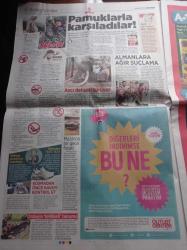 Milliyet Gazetesi - 17 Ekim 2015 - Turkcell Süper Lig'e Geri Döndü - Yeşilçam'da 67 Yıl Memduh Ün Vefat Etti- Fatma Girik - Doğu'nun Kaderi Çocuk Evlilik - Rusların Özrü Tecrübesizlik - Ahmet Davutoğlu PKK'yı Savunmak CHP'ye Mi Kaldı - Kemal Kılıçdaroğlu - Selahattin Demirtaş - Dokumacılar İddianamesi - Karanlıkta Eğitim - Soma Davasına Ciple Geldi - Recep Tayyip Erdoğan - F 16'nın Vurduğu İHA'nın Sahibi Yok - Türksat 4B Uzayda