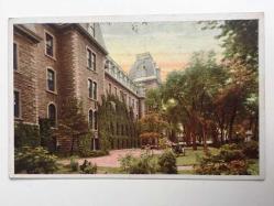 HEDİYE KARTPOSTALI, FRANSA MONT-SAINT-LOUIS KOLEJİ ÇİZİMİ, AMERİKA, ARKASI YAZILI, RENKLİ, 14 X 9 CM EBADINDA - 1940'LAR, 1950'LER, 1960'LAR, 1970'LER 1980'LER