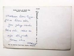 HEDİYE KARTPOSTALI, PALMİYE YAPRAKLARI VE SAHİLDE İNSANLAR, DENİZ ÖNÜNDE MUHTEŞEM BİR GÜNBATIMI MANZARASI, ARKASI YAZILI, RENKLİ, 14 X 9 CM EBADINDA - 1940'LAR, 1950'LER, 1960'LAR, 1970'LER 1980'LER