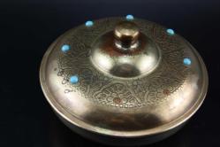 ORJİNAL BAKIR ŞEKERLİK VEYA BENZER BİRŞEY İŞLEMELİ COK ESKİ      DETAYLAR RESIMLERDE       (ASAF KOLİSİ