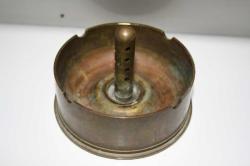 2 DÜNYA SAVAŞINDAN KALMA KOVAN MERMİDEN YAPILMIS ORJİNAL KÜL TABLASI     DETAYLAR RESIMLERDE       (ANTİK KOLİ 17