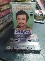 NEŞET ERTAŞ - ALTIN EZGİLERLE - ŞADOLUP (ŞAD OLUP) GÜLMEDİM - KASET [kırmızı bandrol]