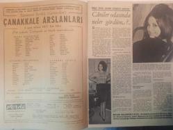Perde Haftalık Ses Tiyatro ve Sinema Mecmuası Dergisi - 8 Kasım 1965 - Sayı:45- Brigitte Bardot - Çanakkale Arslanları filmi - Belgin Doruk - Leyla Sayar - Arlene Dahl - Marlene Dietrich - Greta Garbo - Alain Delon - Maximilian Schell - Göksel Arsoy - Mine Soley - Yılmaz Güney - Nebahat Çehre - Sadri Alışık - Kerem Alışık - Gönül Yazar - Hülya Koçyiğit - Cüneyt Arın - Tunç Oral - Aysel Tanju - Hülya Koçyiğit - Reha Yurdakul - Pervin Par - Selma Güneri - Little Tony - Frida Boccara - İbrahim Solmaz - Cüneyt Arkın - Türkan Şoray - Fikret Hakan - Altan Karındaş - Sevda Ferdağ - Ahmet Mekin - Turgut ÖZatay - Tamer Yiğit - Ayhan Işık - Sadri Alışık - Pervin Par - Behiye Aksoy - Sevim Tanürek - Nuri Sesigüzel - Yıldız Tezcan - Sevim Tan Ürek - Behiye Aksoy- Zeki Müren - Mualla Mukadder - Brigitte Bardot - Nilüfer Aydan - Nebahat ÇEhre - Gripin İlaç Reklamı - Südorono Krem Reklamı - Pertev Krem Reklamı