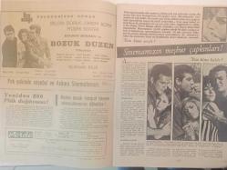 Perde Haftalık Ses Tiyatro ve Sinema Mecmuası Dergisi - 22 Kasım 1965- Sayı:47- Tülin Elgin - Bozuk Düzen Filmi - Belgin Doruk - Ekrem Bora - Müşfik Kenter - Nurhan Nur - Orhan Günşiray - Fikret Hakan - Pervin Par - Nebahat Çehre - Muzaffer Tema - Devlet Devrim - Semiramis Pekkan - Gülsüm Kamu - Yılmaz Güney- Michele Mercier - Mylene Demongeot - Sylvie Vartan - Johnny Hallyday - Nebahat Çehre - Turgut Demirağ - Gülşen Işık - Cüneyt Gökçer - Gürel Ünlüsoy - Aziz Sarıkaya - Necla Ateş - Gönül Yazar - Tülin Elgin - Fikret Hkan - Armağan Şenol - Alberto Cortez - Sadri Alışık - Filiz Akın - Leyla Sayar - Cüneyt Arkın - Elvis Presley - Behiye Aksoy - Perihan Altındağ - Selma Güneri - Nebahat Çehre - Gönül Yazar - Mualla Eken - Müzeyyen Senar - Ahmet Sezgin - Yıldız Tezcan - Nuri Sesigüzel - Nurinnisa Toksöz - Efkan Efekan - Leyla Tunca - Tony Curtis - Ajda Pekkan - Müşfik Kenter fotoğraf ve haberi - Tam Takım Dergi