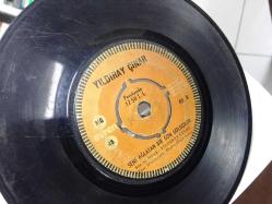 Yıldıray Çınar - Karanfilin Çinçini / Seni Ağlatan Bir Gün Güldürür - Türkçe 45'lik Plak