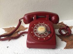 Antika - Çevirmeli Telefon. Vintage Northern Electric Marka  Bordo Renk ve Kusursuz Kondisyonuyla Hem Görsel Olararak Şahane Hem Kullanım İçin Elverişli Antika Çevirmeli Telefon. - kitantik - kitaLog