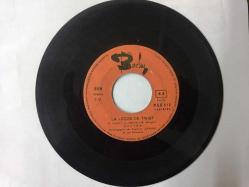 Dalida - Achète-Moi Un Juke Box / La Leçon De Twist - Yabancı 45'lik Plak (ORKESTRA: RAYMOND LEFEVRE)