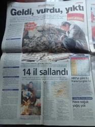 Milliyet Gazetesi - 4 Şubat 2002 - Üç Türk Küreselleşti - DSP Milletvekili Tayyibe Gülek - İşkadını Tulu Gümüştekin - Yönetici Elif Bilgi - Uzanlar Dünyanın Dilinde - Aykut Barka -  Adım Adım Davos- İran'ın Nükleer Tehdidi - İsmail Cem
