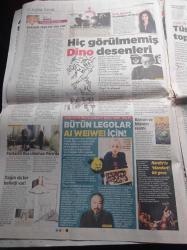 Milliyet Gazetesi - 26 Ekim 2015 - Balotelli'ye Çıplak Fotoğraf Davası - Fenerbahçe Galatasaray Derbisi Kardeş Payı - Başbakan Ahmet Davutoğlu Terörle Sınandık  - Mültecilere Kod Okulu - Recep Tayyip Erdoğan'dan Tel Abyad Tepkisi - MHP Lideri Devlet Bahçeli Türkiye'nin Geleceğinin Bıçak Sırtında Olduğunu Söyledi - Spor Bakanı Çağatay Kılıç