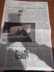 Cumhuriyet 2 Gazetesi - 8 Ekim 1993 - Fransız Azerisi Reza 1994 Mayıs'ında Yayımlanacak Olan National Geographic'in Bugünkü Türkiye Özel Sayısını Hazırlıyor - Sinemanın En Pahalı Olduğu Ülke İsveç - Kedilerden Öğreneceğimiz Çok Şey Var - Erden Kıral'ın Son Filmi Mavi Sürgün - Van Gogh'un Son Günlerini Geçirdiği han Ve Odası Restore Edilecek - Şener Şen - Körük Sesinin 40 Yıllık Tiryakisi Mehmet Usta