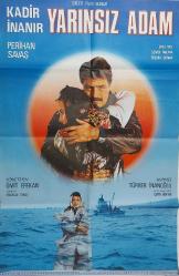 ESKİ DÖNEM YARINSIZ ADAM-KADİR İNANIR-PERİHAN SAVAŞ-EROL TAŞ-ŞEMSİ İNKAYA ORİJİNAL SİNEMA AFİŞİ ÇOK NADİRDİR