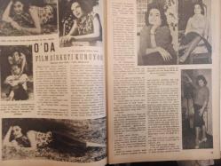 Artist Haftalık Ses Tiyatro ve Sinema Mecmuası Dergisi - 16 Haziran 1960 - Sayı:6 - Neriman Köksal - Neşe Yulaç - Nedret Güvenç - Efkan Efekan - Orhan Günşiray - Marilyn Monroe - Ulla Darni - Süreyya Duru - Cavidan Dora - Asuman Aydan - Audrey Hepburn - Ülkü Erakalın - Göksel Arsoy - Belgin Doruk - Dr. Alyanak - Faruk Kenç - Eşref Kolçak -Zafer Sülek - Osman Özcan - Öztürk Serengil - Kenan Ersoy - Şükran Özer - İhsan Doruk - Muzaffer Akgün - Suba Edipoğlu - Sevim Çağlayan - Sabık İtidar - Aziz Basmacı - Mediha Demirkıran - Lale Oraloğlu - Yıldız Kenter - Behçet Kemal Çağlar - Sevim Çağlayan - Celal Bayar - Fatih Rüştü Zorlu - Mualla Mukadder - Muhterem Nur - Neşe Yulaç - Zühal Üstüntaş - Leyla Sayar - İbrahim Sormaz - Muzaffer Nebioğlu - Ahmet Mekin - Emel Yıldız - Marlon Brando - Olcayto - Nevin Demirdöven - Orhan Kuyucaklı - Neşe Yulaç - Nedret Güvenç - Belgin Doruk - Efkan Efekan - Orhan Günşiray - Cavidan Dora fotoğraf ve haberi - Tam Takım Dergi