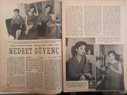 Artist Haftalık Ses Tiyatro ve Sinema Mecmuası Dergisi - 26 Ağustos 1960 - Sayı:11- Cavidan Dora - Nevin Aypar - Enver Burçkin - Neriman Köksal - Suhpi Kaner - Fatma Girik - Nedret Güvenç - Olcayto - Ayfer Feray - Zeynep Değirmencioğlu - Sadri Alışık - Çolpan İlhan - Eşref Kolçak - Turgut Özatay - Belgin Doruk - Göksel Arsoy - Zeki Müren - Faruk Yener - Marlon Brando - Montgomery Clift - Dean Martin - May Britt - Hope Lange - Barbara Rush - Edvard Dmytryk - Ahmet Özkırım - Efgan Efekan - Muhterem Nur - Muzaffer Nebioğlu - Ertuğrul Muhsin - Suna Pekuysal - Neşe Yulaç - Nilüfer - Yılmaz Duru - Leyla Sayar - Serpil Gül - Ayhan Işık - Ahmet Mekin - Mualla Kaynak - Efgan Efekan - Ayfer Feray - Orhan Günşiray fotoğraf ve haberi - Tam Takım Dergi