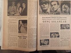 Artist Haftalık Ses Tiyatro ve Sinema Mecmuası Dergisi - 26 Ağustos 1960 - Sayı:11- Cavidan Dora - Nevin Aypar - Enver Burçkin - Neriman Köksal - Suhpi Kaner - Fatma Girik - Nedret Güvenç - Olcayto - Ayfer Feray - Zeynep Değirmencioğlu - Sadri Alışık - Çolpan İlhan - Eşref Kolçak - Turgut Özatay - Belgin Doruk - Göksel Arsoy - Zeki Müren - Faruk Yener - Marlon Brando - Montgomery Clift - Dean Martin - May Britt - Hope Lange - Barbara Rush - Edvard Dmytryk - Ahmet Özkırım - Efgan Efekan - Muhterem Nur - Muzaffer Nebioğlu - Ertuğrul Muhsin - Suna Pekuysal - Neşe Yulaç - Nilüfer - Yılmaz Duru - Leyla Sayar - Serpil Gül - Ayhan Işık - Ahmet Mekin - Mualla Kaynak - Efgan Efekan - Ayfer Feray - Orhan Günşiray fotoğraf ve haberi - Tam Takım Dergi