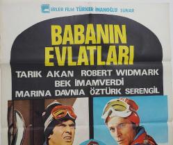 ESKİ DÖNEM BABANIN EVLATLARI-TARIK AKAN-ROBERT WIDMARK-ÖZTÜRK SERENGİL ORİJİNAL SİNEMA AFİŞİ ÇOK NADİRDİR