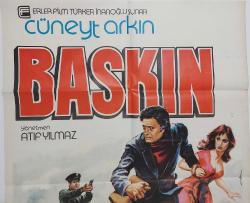 ESKİ DÖNEM BASKIN-CÜNEYT ARKIN-NECLA NAZIR-EKREM BORA-ORÇUN SONAT ORİJİNAL SİNEMA AFİŞİ ÇOK NADİRDİR
