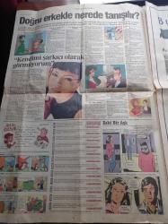 Sabah Pazar Melodi Gazetesi - 17 Eylül 1995 - Sinema Tarihinin En Pahalı Filmi Waterworld - Kevin Costner - Yeşim Salkım Kendimi Şarkıcı Olarak Görmüyorum - Doğru Erkekle Nerede Tanışılır - Genci Yaşlısı Parkta Dans Ediyor - 32. Gün'e Taze Kan - İhsan Berker - Mehmet Ali Birand