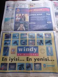 Sabah Pazar Melodi Gazetesi - 17 Eylül 1995 - Sinema Tarihinin En Pahalı Filmi Waterworld - Kevin Costner - Yeşim Salkım Kendimi Şarkıcı Olarak Görmüyorum - Doğru Erkekle Nerede Tanışılır - Genci Yaşlısı Parkta Dans Ediyor - 32. Gün'e Taze Kan - İhsan Berker - Mehmet Ali Birand