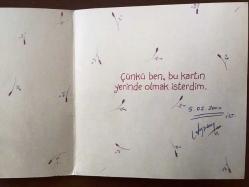 HEDİYE KARTPOSTALI, ÇİFT YAPRAK, BÜYÜK BOY,  ELİNDE ÇİÇEK TUTAN VE BAŞINDA KALP OLAN AYICIK ÇİZİMİ, İÇİ YAZILI, RENKLİ, 16 X 16 CM EBADINDA - 1940'LAR, 1950'LER, 1960'LAR, 1970'LER 1980'LER