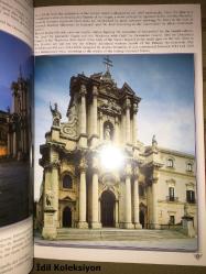 Syracuse And The Surrounding Area Between Myth and History With Itıneraries and 3 Maps For Visiting The City And The Surrounding Area- İngilizce Kitap (Şehir ve Çevresini Ziyaret Etmek İçin Güzergahlar ve 3 Harita ile Efsane ve Tarih Arasında Siraküza ve Çevresi)