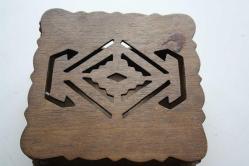 TAHTA İŞLEMELİ KUTU    DETAYLAR RESİMLERDE    (KIRMIZI KASA 2